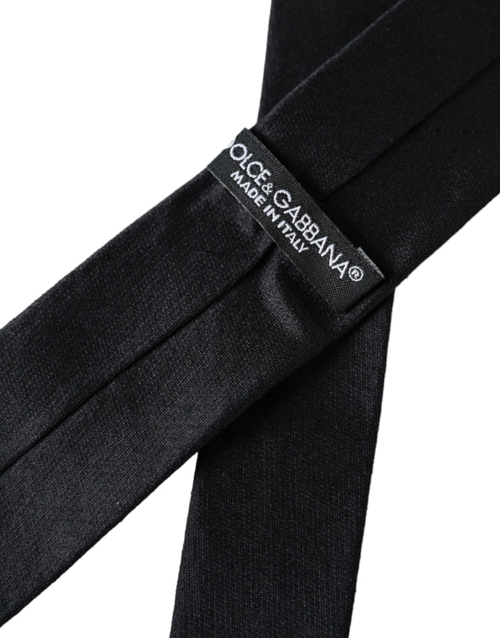 Black solid tie made of 100% silk, adjustable