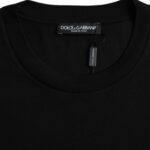 Schwarzes Baumwoll-T-Shirt mit Rundhalsausschnitt und kurzen Ärmeln