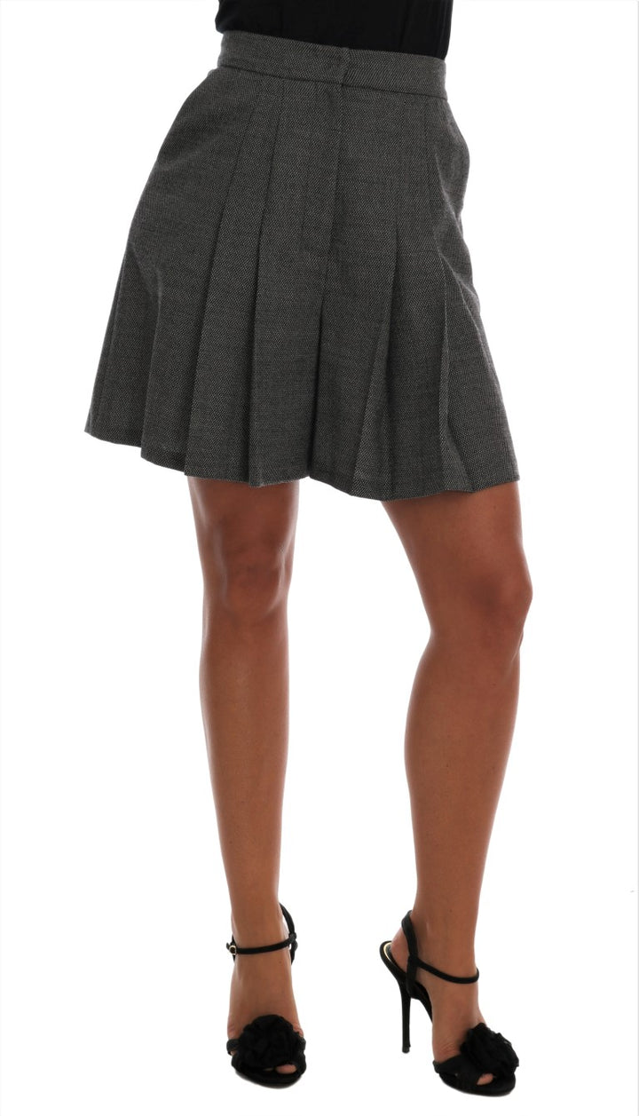 Graue Mini-Shorts mit hoher Taille aus Wolle