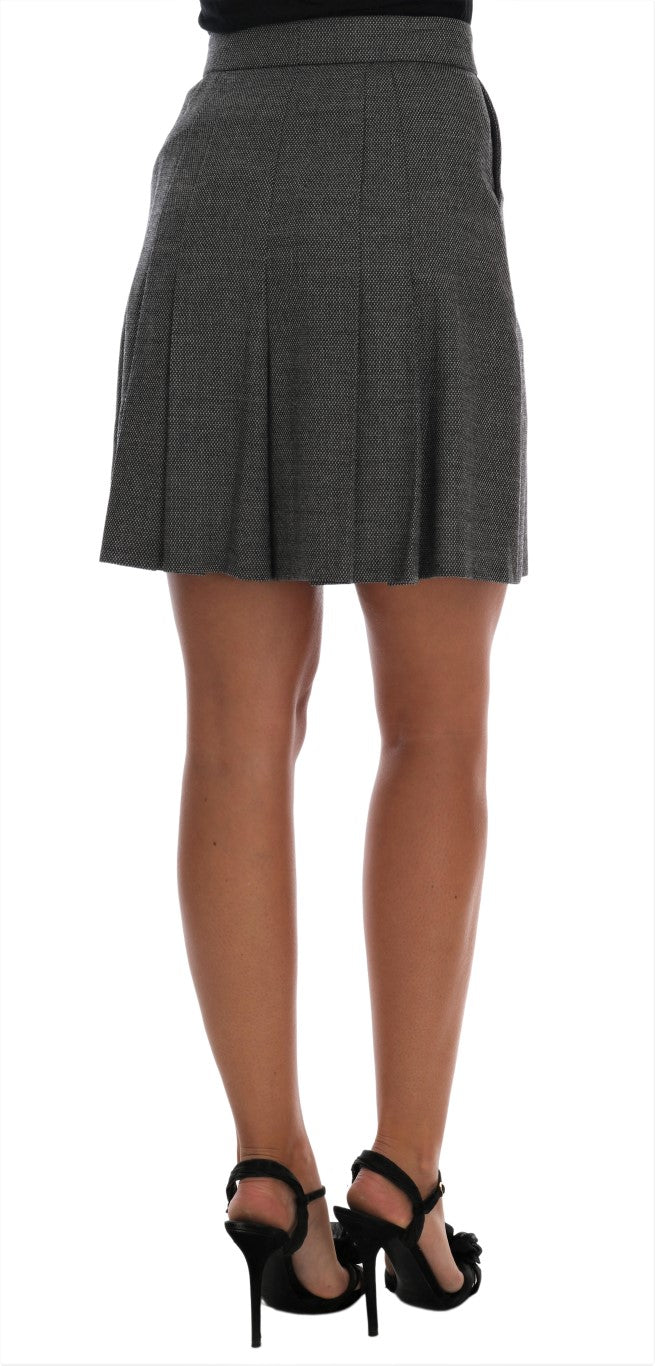 Graue Mini-Shorts mit hoher Taille aus Wolle