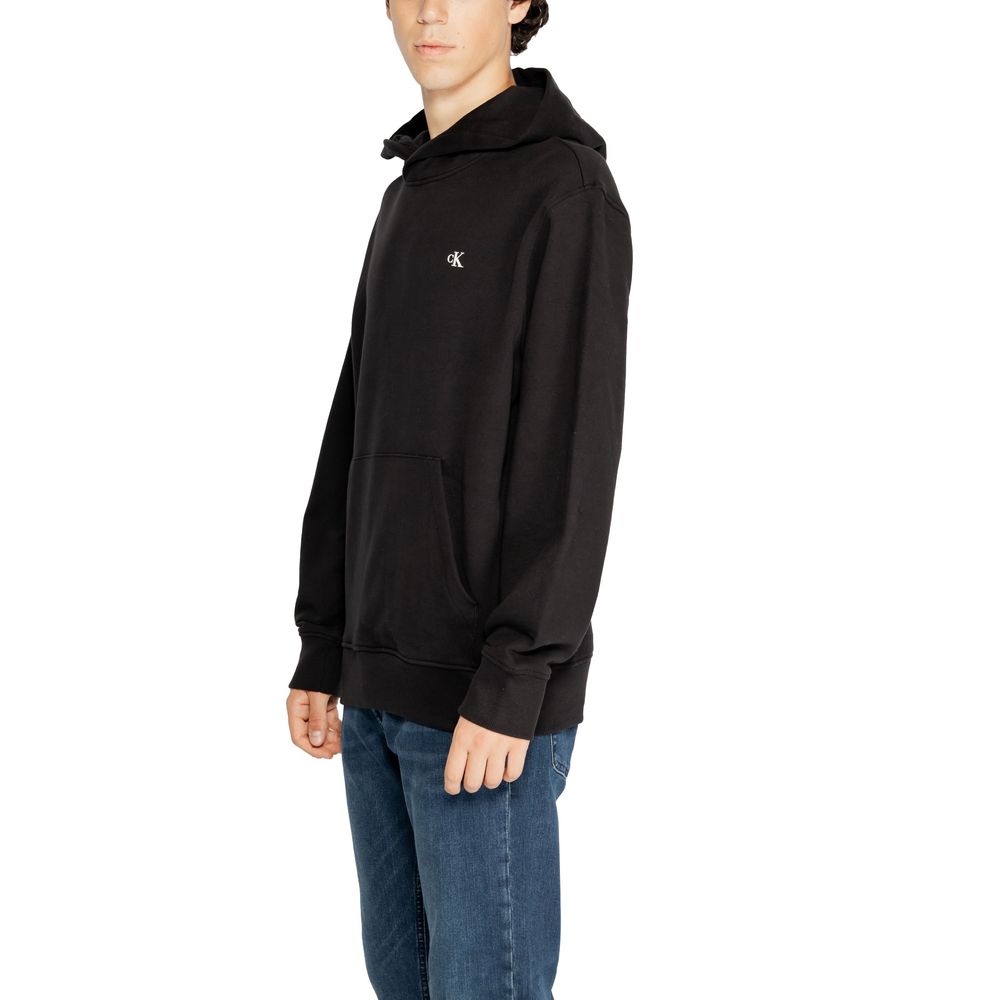 Black sweater made from recycled cotton