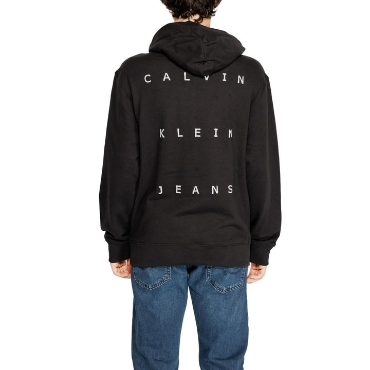 Black sweater made from recycled cotton
