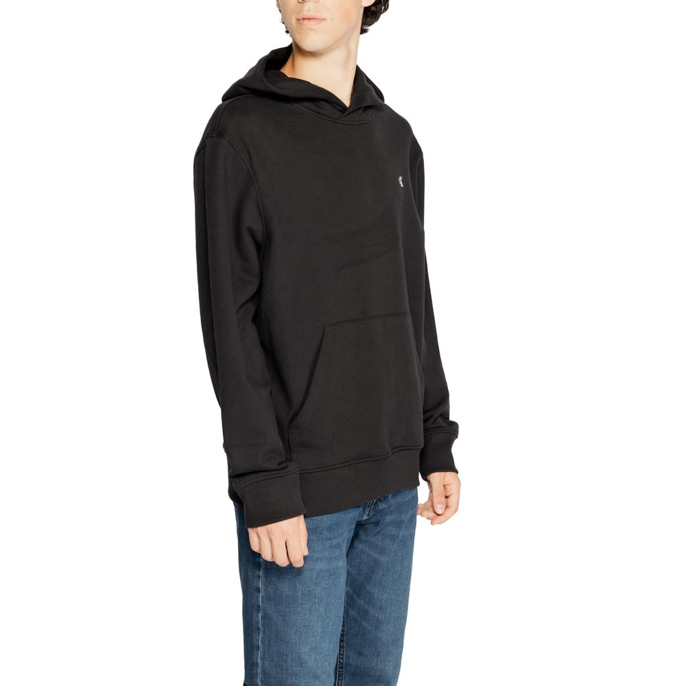 Black sweater made from recycled cotton