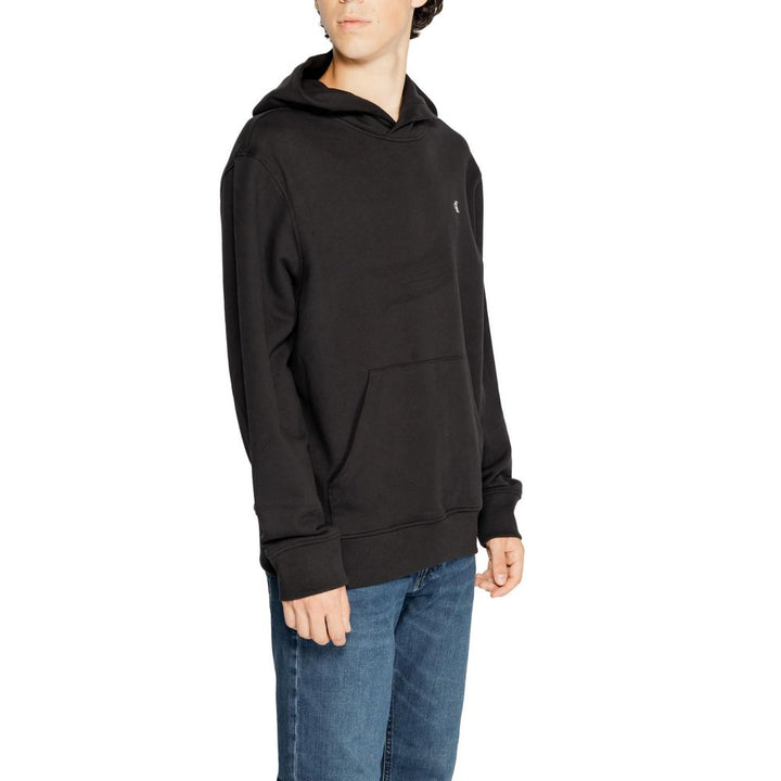 Black sweater made from recycled cotton
