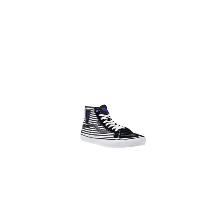 Black and white leather sneaker
