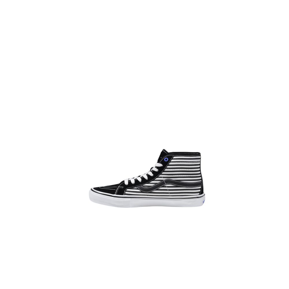 Black and white leather sneaker