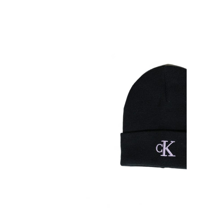 Black hat made of recycled polyester