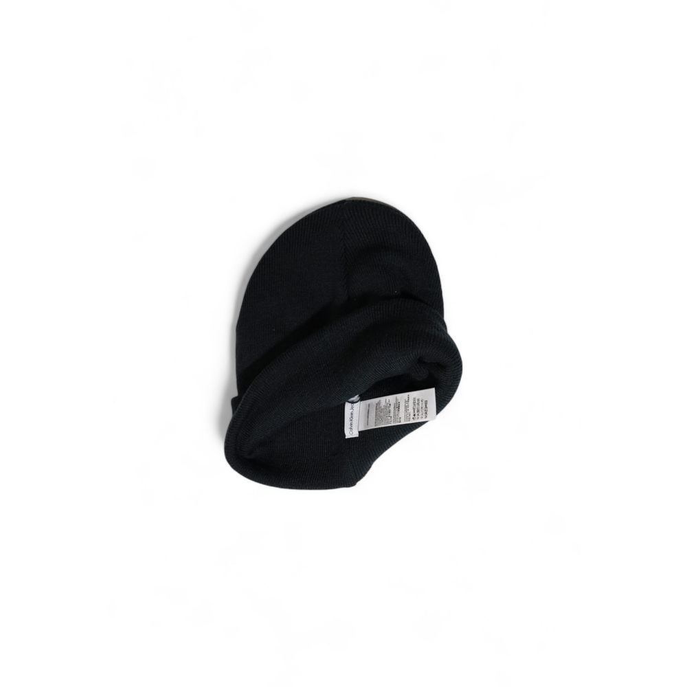 Black hat made of recycled polyester