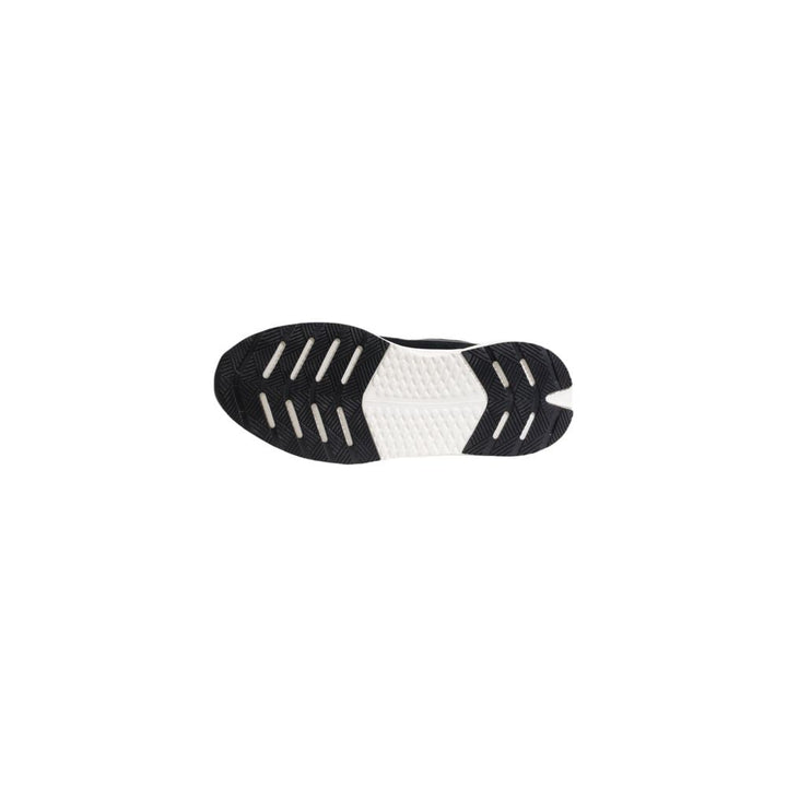 Grauer Stoff Sneaker