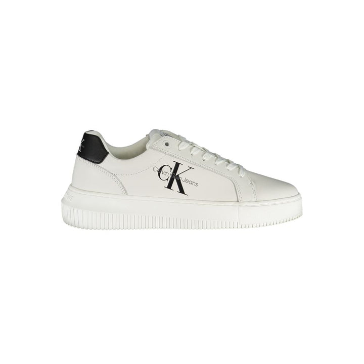 Eco-Chic Weiße Sneakers mit kontrastierenden Details